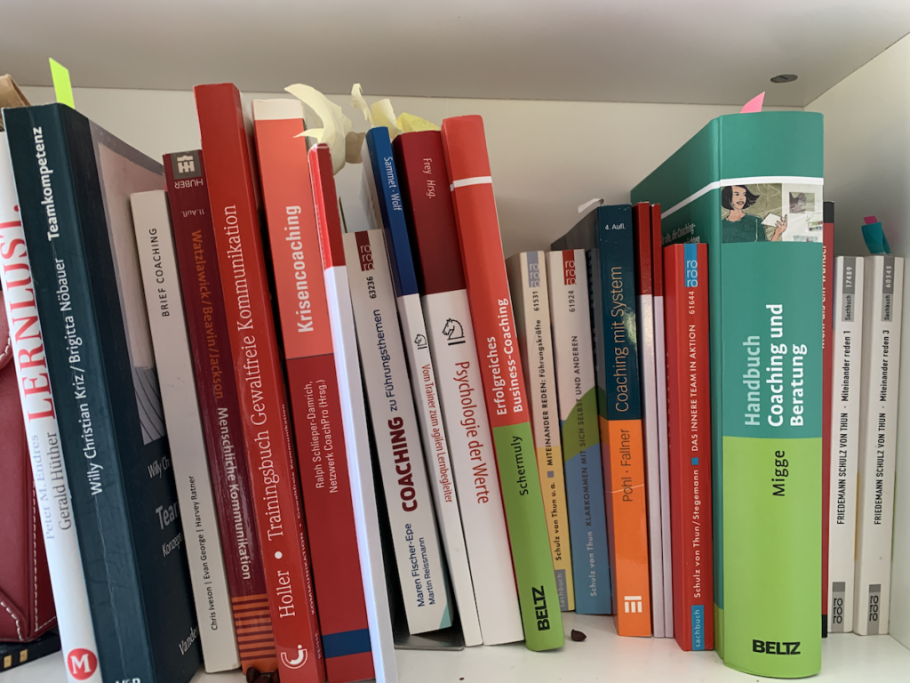 Lehrcoaching Coaching Lehrbuecher im Regal